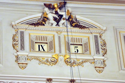 Famous "5-minute clock" in Dresden Semper Opera House