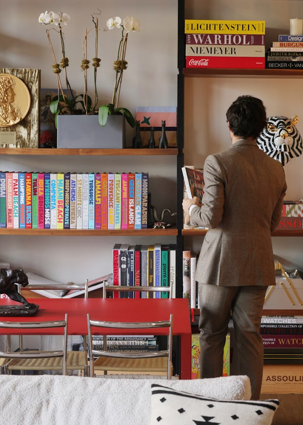 Alex Assouline Pulling Book