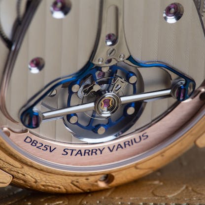 DB25V Starry Varius, De Bethune balance in blued titanium with shite gold inertial weights; De Bethune flat self-centering balance spring, and triple pare-chute anti-shock system